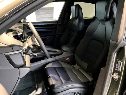 New 2025 Porsche Macan 4S Electric image 5