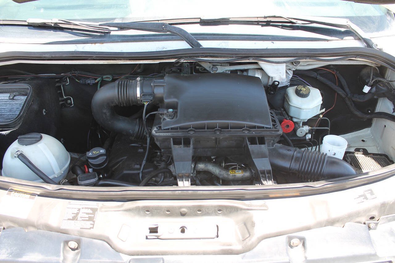 Used 2008 Freightliner Sprinter 2500 RWD image 16