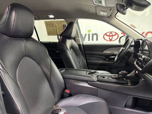 Used 2025 Toyota Grand Highlander AWD image 10