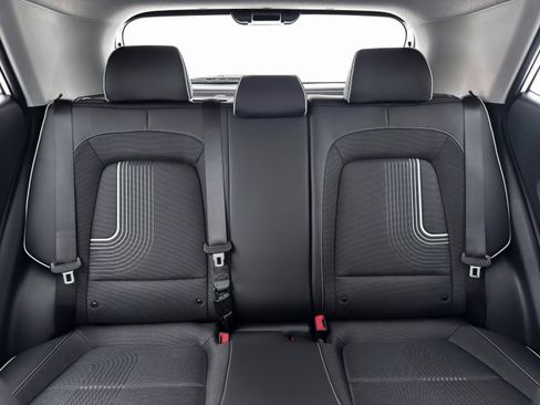 New 2026 Hyundai Venue SEL FWD image 19