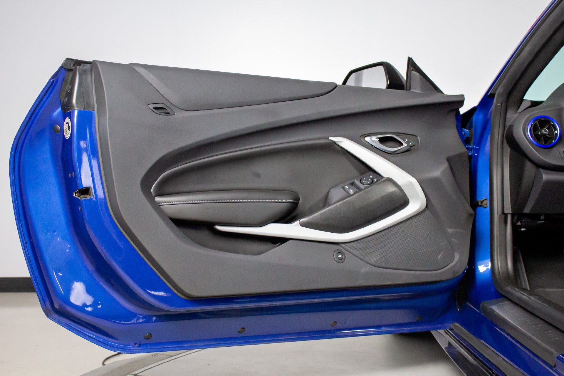 Used 2023 Chevrolet Camaro SS RWD image 21