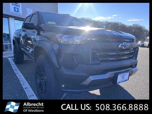 Used 2023 Chevrolet Colorado Trail Boss w/ Technology Package image 7