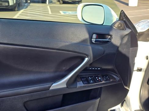 Used 2015 Lexus IS 250C w/ Luxury Package RWD image 26