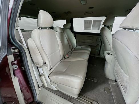 Used 2016 Kia Sedona LX w/ Option Group 020 FWD image 34