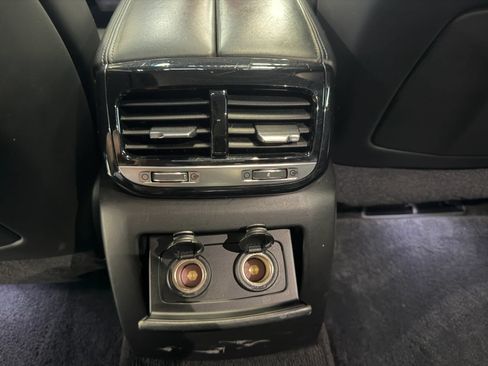 Used 2018 Genesis G90 3.3T Premium RWD image 28