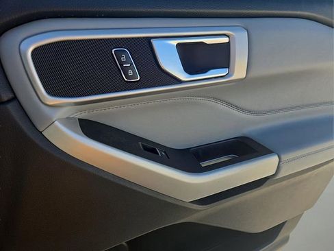 Used 2022 Ford Explorer XLT w/ Equipment Group 202A image 14