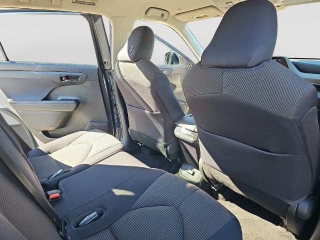 Used 2022 Toyota Highlander LE FWD image 13