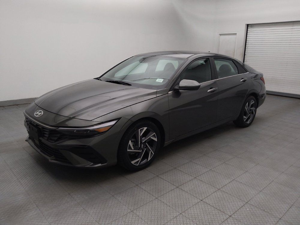 Used 2025 Hyundai Elantra SEL FWD image 2