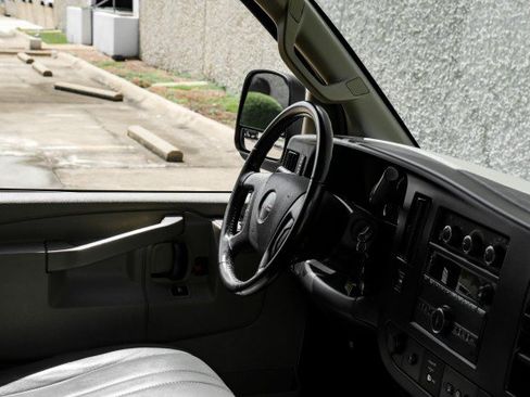 Used 2022 GMC Savana 2500 w/ Driver Convenience Package RWD image 20