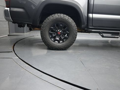 Used 2019 Toyota Tacoma TRD Off-Road AWD/4WD image 10