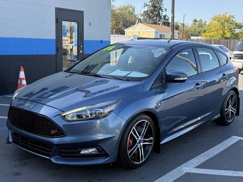 Used 2018 Ford Focus ST w/ Equipment Group 401A FWD image 3