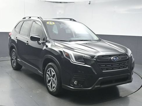 Used 2024 Subaru Forester Premium AWD/4WD image 2