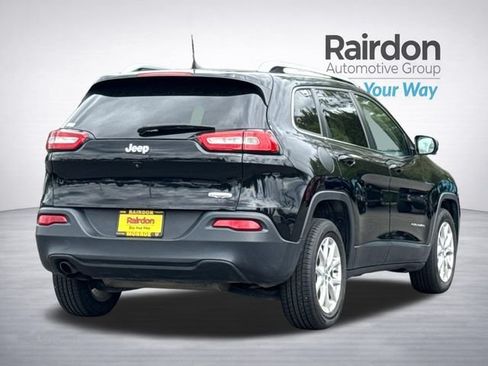 Used 2017 Jeep Cherokee Latitude w/ Comfort/Convenience Group FWD image 6