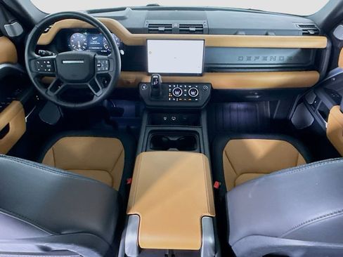 Used 2024 Land Rover Defender 130 X-Dynamic SE image 13