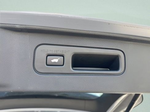 Used 2023 Honda Pilot Touring image 13