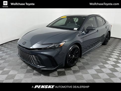 Used 2025 Toyota Camry SE w/ Convenience Package FWD image 1