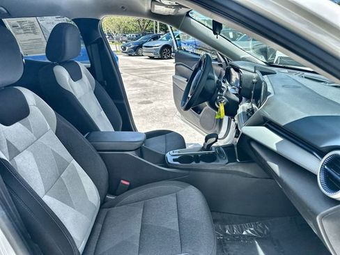Used 2025 Chevrolet Trax LS w/ LS Convenience Package FWD image 30