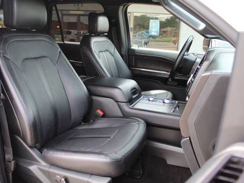 Used 2019 Ford Expedition Limited w/ Equipment Group 301A AWD/4WD image 13