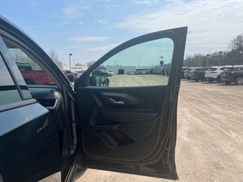 Used 2024 GMC Terrain SLT image 35