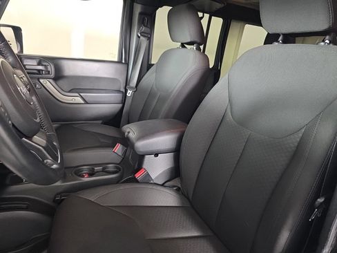 Used 2018 Jeep Wrangler Unlimited Sport S AWD/4WD image 12