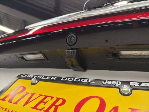 New 2026 Chrysler Pacifica Select image 7