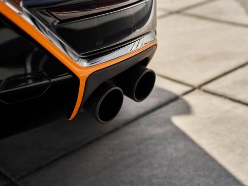 Used 2025 Lamborghini Urus SE image 11