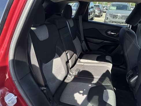 Used 2014 Jeep Cherokee Latitude w/ Cold Weather Group FWD image 25