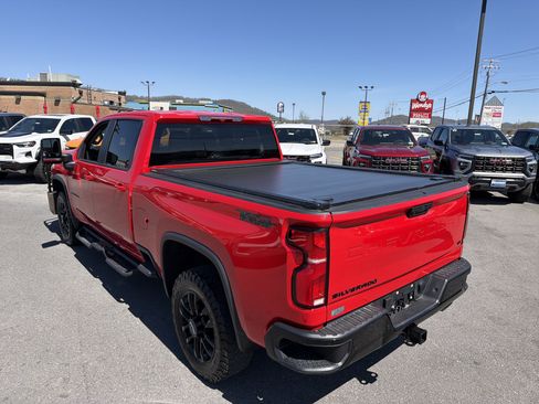 Used 2025 Chevrolet Silverado 2500 LT w/ Trail Boss Package AWD/4WD image 9