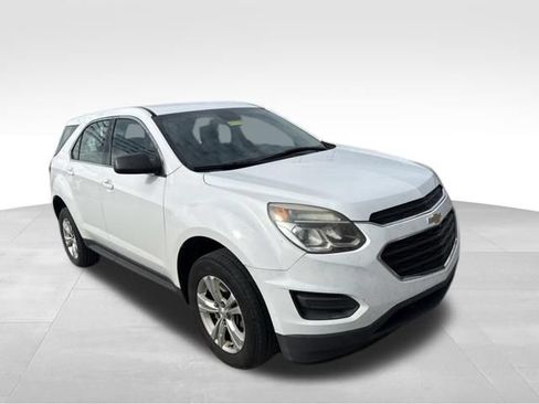 Used 2017 Chevrolet Equinox LS FWD image 3
