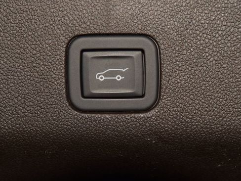 Used 2024 GMC Yukon Denali image 28