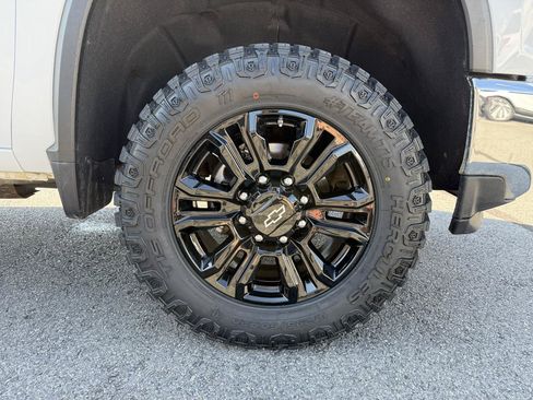 Used 2023 Chevrolet Silverado 2500 LT AWD/4WD image 35
