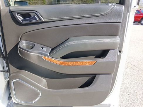 Used 2019 Chevrolet Suburban Premier w/ Premier Plus Edition RWD image 36
