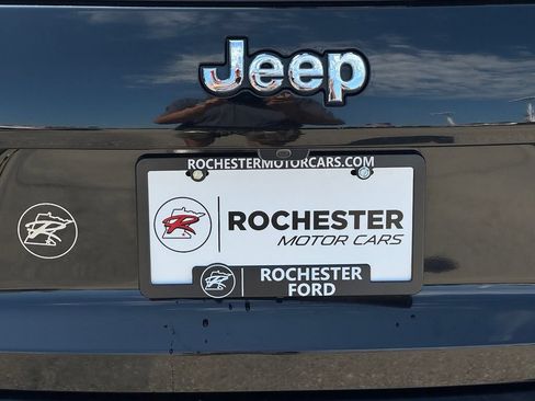 Used 2020 Jeep Cherokee Overland w/ Technology Group AWD/4WD image 46