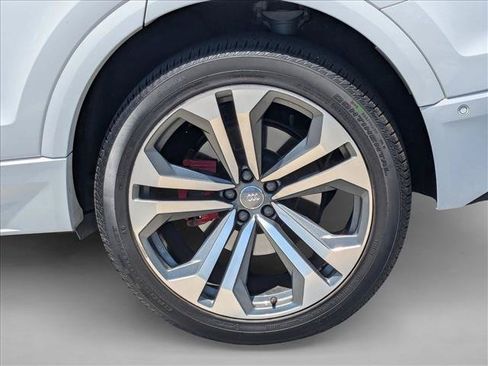 Used 2019 Audi Q8 Premium Plus w/ Premium Plus AWD/4WD image 28