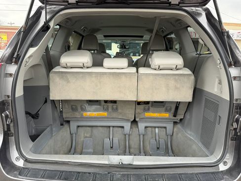 Used 2012 Toyota Sienna XLE image 6