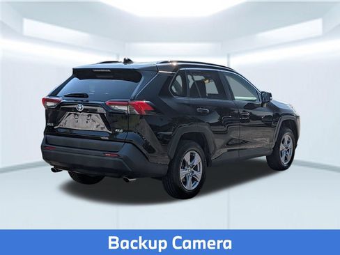 Used 2022 Toyota RAV4 XLE FWD image 7