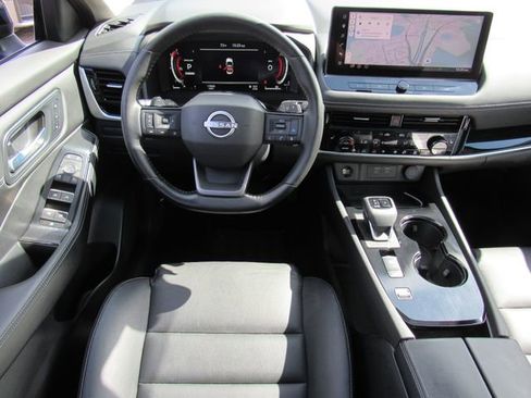 Certified 2025 Nissan Rogue SL w/ SL Premium Package FWD image 18