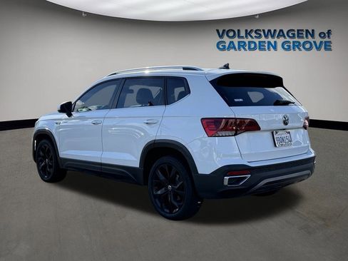 Used 2022 Volkswagen Taos SE image 5