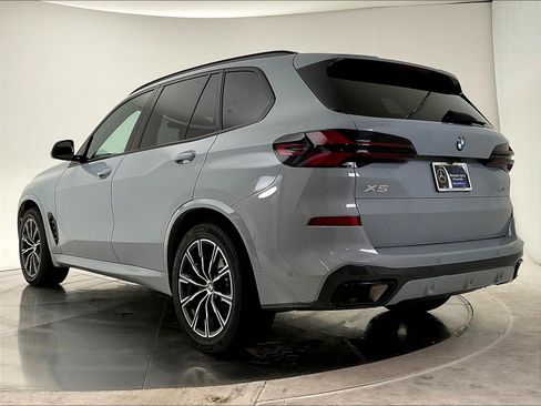 Used 2024 BMW X5 xDrive40i w/ M Sport Package AWD/4WD image 3