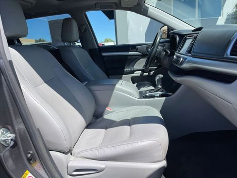 Used 2015 Toyota Highlander XLE image 25