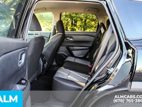 Used 2025 Nissan Rogue SV FWD image 17