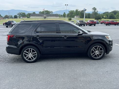 Used 2019 Ford Explorer Sport w/ Equipment Group 401A AWD/4WD image 6