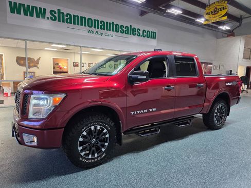 Used 2019 Nissan Titan PRO-4X AWD/4WD image 2