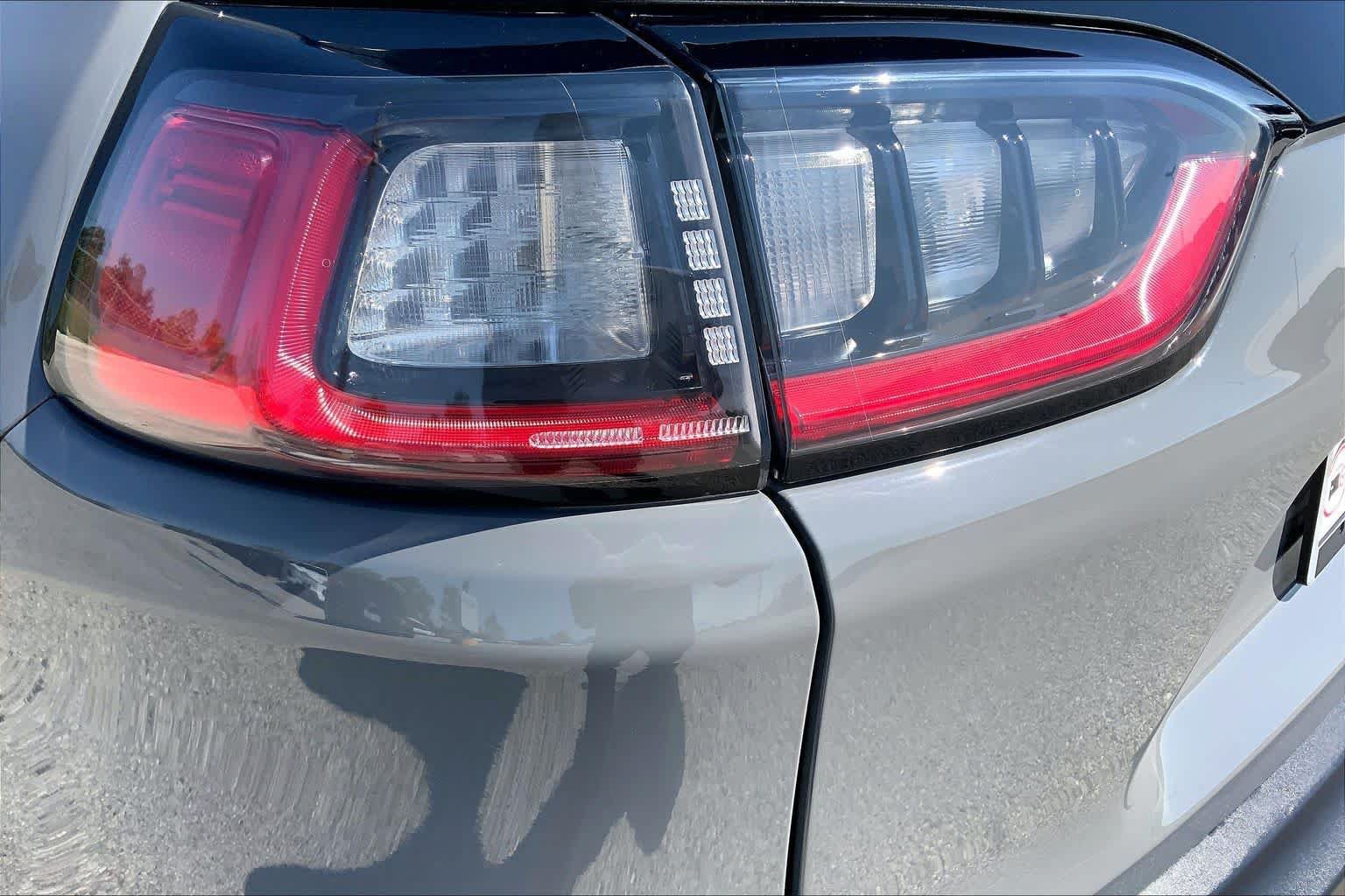 Used 2021 Jeep Cherokee Latitude Plus FWD image 28