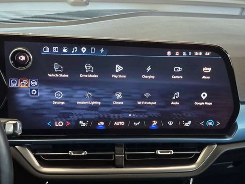 Used 2024 Chevrolet Equinox EV LT FWD image 18