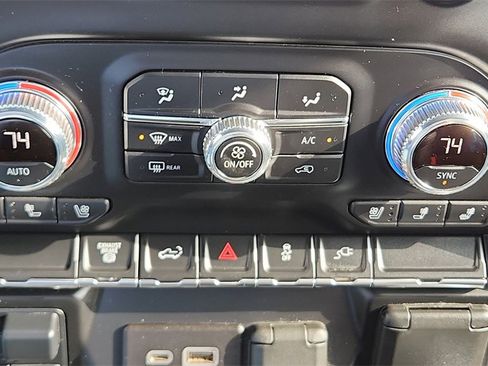 Used 2022 GMC Sierra 3500 SLT w/ SLT Convenience Package image 23