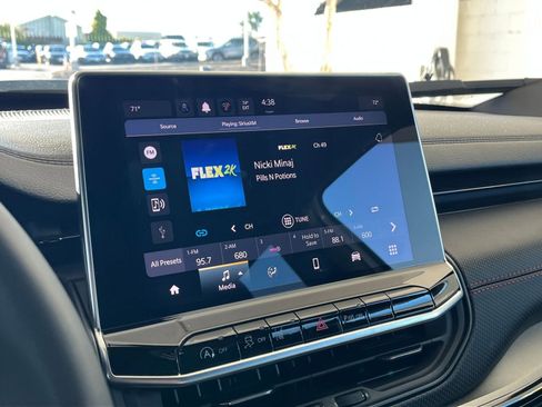 Used 2025 Jeep Compass Trailhawk w/ Trailer Tow Group image 21