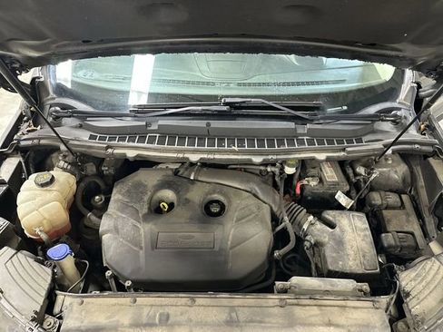 Used 2018 Ford Edge SE image 19