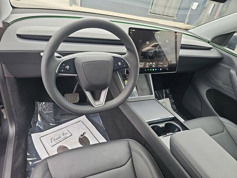 Used 2026 Tesla Model Y Long Range AWD/4WD image 18