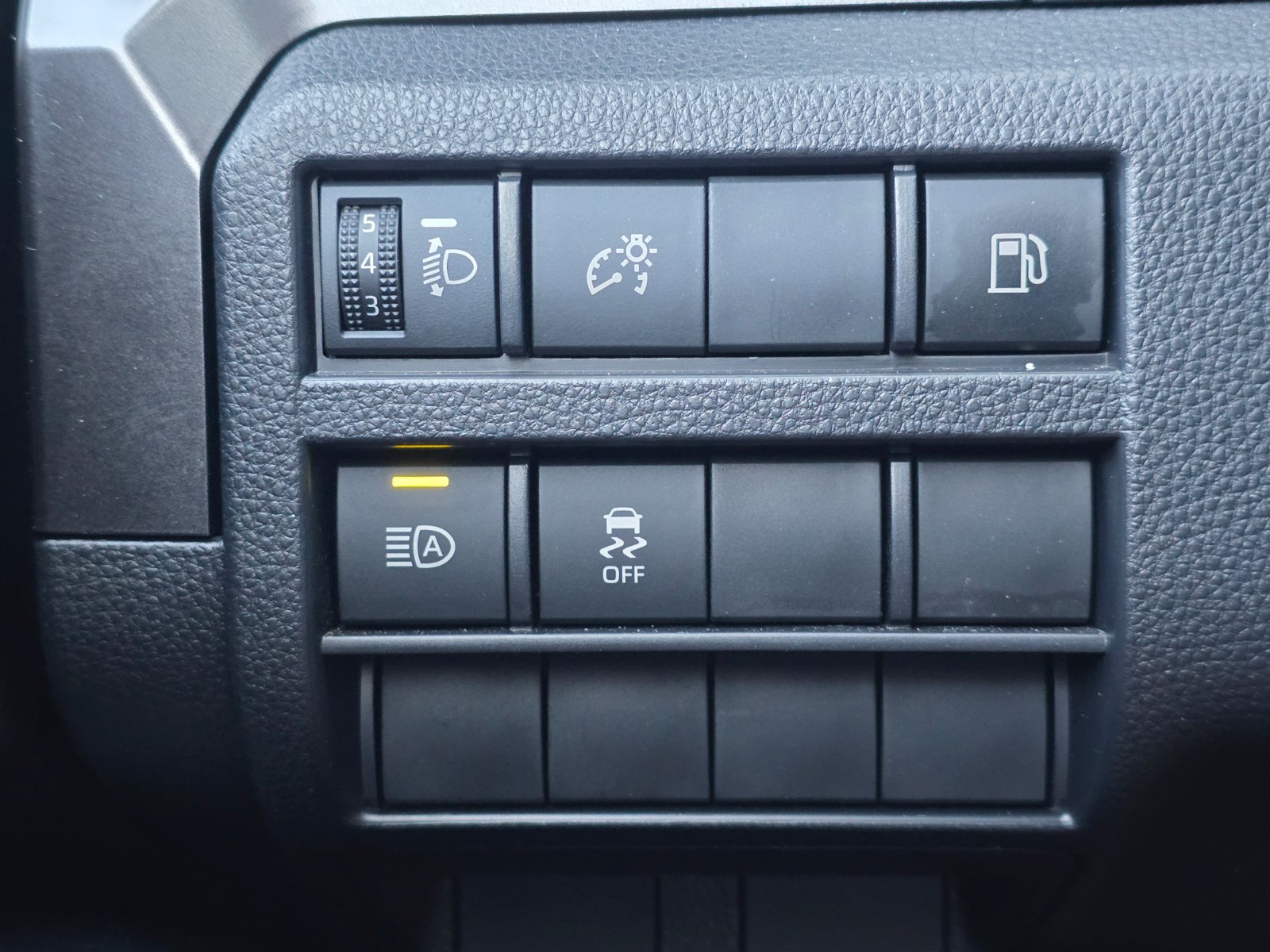 Used 2025 Toyota 4Runner SR5 AWD/4WD image 22